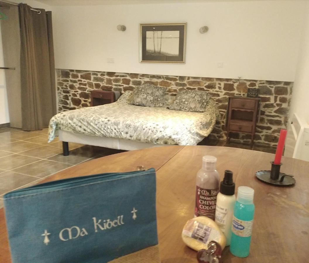 Hotel Le Bonheur En Bretagne à Rouillac  Extérieur photo