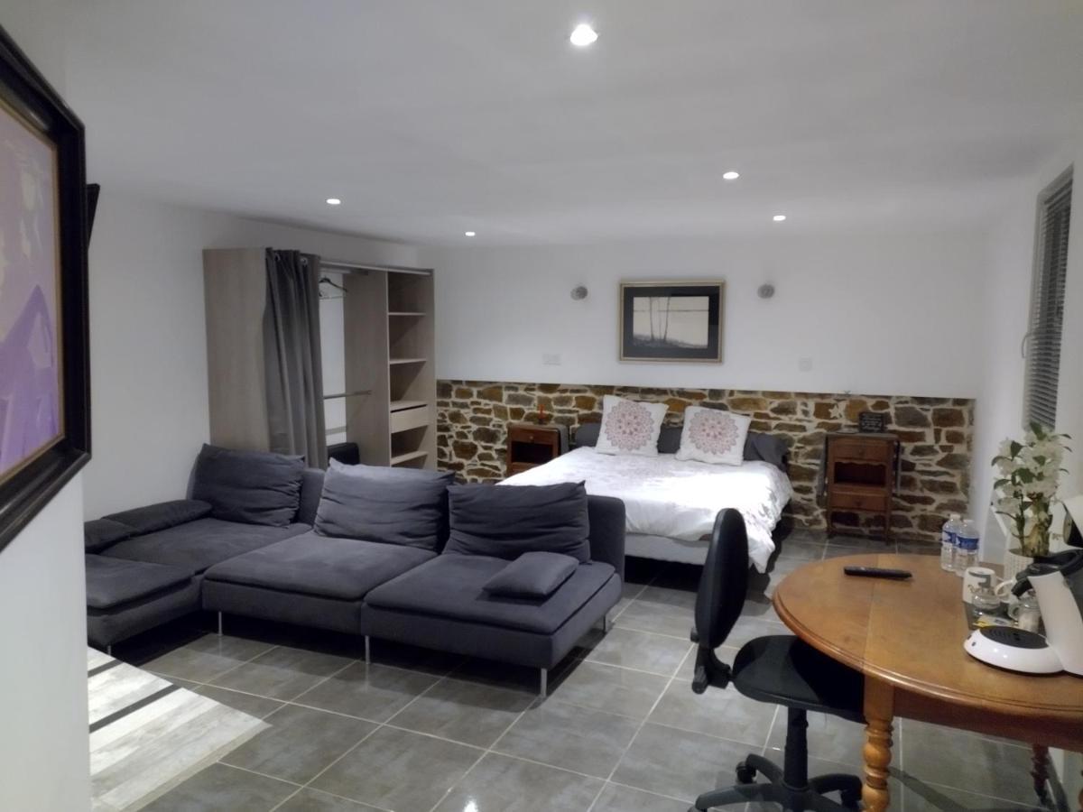 Hotel Le Bonheur En Bretagne à Rouillac  Extérieur photo