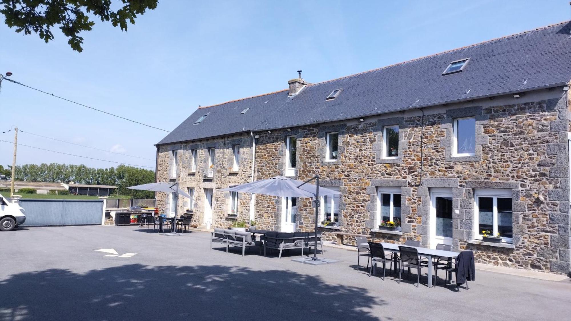 Hotel Le Bonheur En Bretagne à Rouillac  Extérieur photo